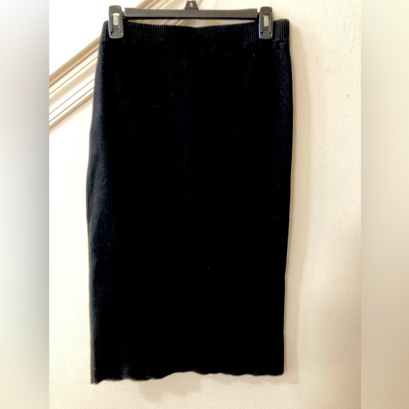 Black Ribbed Knit Skirt Sz M - Picture 2 of 5